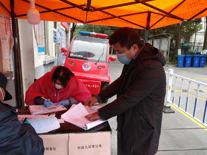 【抗擊疫情 工研院在行動(dòng)】戰(zhàn)“疫”科創(chuàng)先鋒隊(duì)第二批志愿者馳援社區(qū)-3-s.jpg
