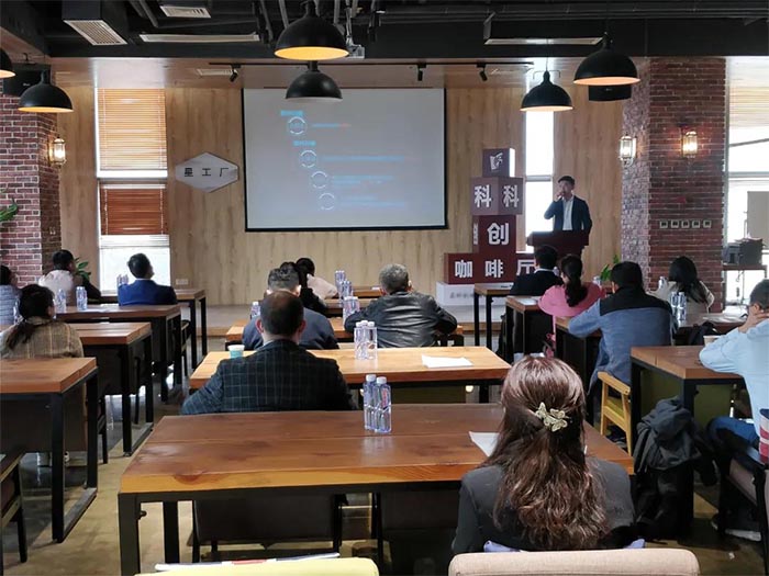 開展數(shù)字經(jīng)濟沙龍 鼓勵企業(yè)推進(jìn)高質(zhì)量發(fā)展-3-s.jpg