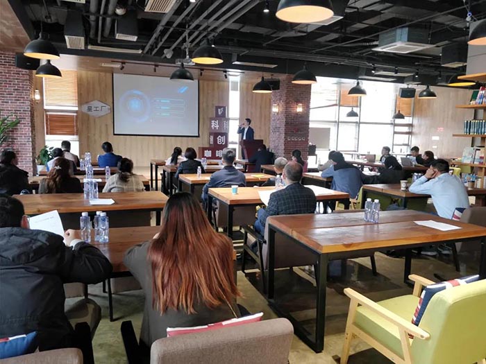 開展數(shù)字經(jīng)濟沙龍 鼓勵企業(yè)推進(jìn)高質(zhì)量發(fā)展-6-s.jpg