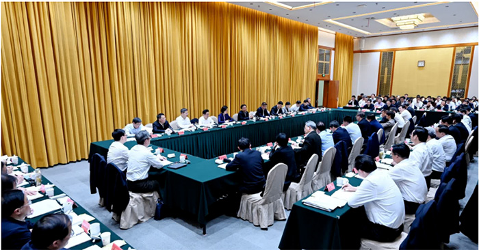 準(zhǔn)確把握在全國大局中的定位作用責(zé)任 扎實穩(wěn)健推進(jìn)中國式現(xiàn)代化江蘇新實踐-1.jpg